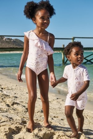 NEXT ujumistrikoo, U74557 